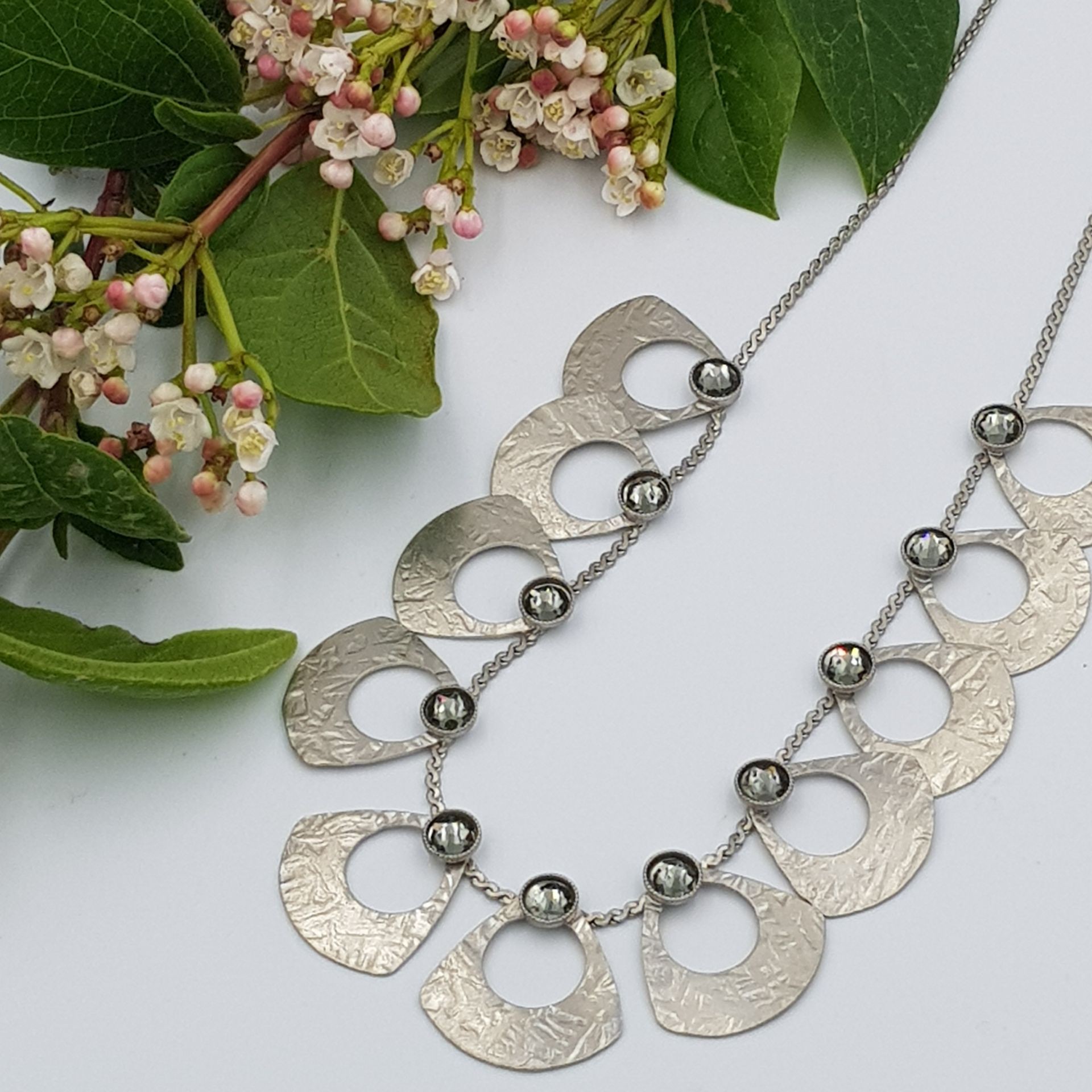 ΚΟΛΙΕ ΕΠΑΡΓΥΡΟ ΜΕ SWAROVSKI ΓΚΡΙ